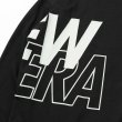 画像9: NEW ERA ( ニューエラ ) - 長袖 オーバーサイズド パフォーマンス Tシャツ Front & Back Logo ブラック × オリーブ Performance Apparel (9)