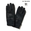 画像1: NEW ERA ( ニューエラ ) - イータッチ フリース ウォーマーグローブ ビッグフラッグロゴ ブラック/ブラック FW25 (1)
