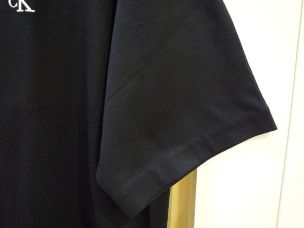 画像6: CALVIN KLEIN JEANS (カルバンクラインジーンズ) - Tシャツ - アーカイブロゴ リラックスクルーネックTシャツ [JUNG KOOK / ジョングク着用商品] (6)