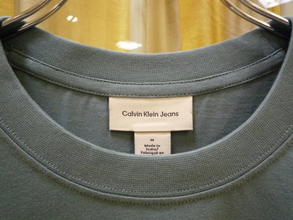 画像4: CALVIN KLEIN JEANS (カルバンクラインジーンズ) - Tシャツ - アーカイブロゴ リラックスクルーネックTシャツ [JUNG KOOK / ジョングク着用商品] (4)