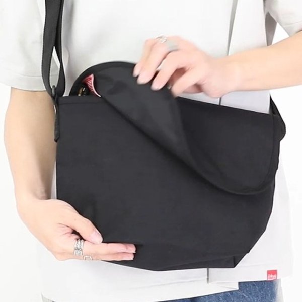 画像14: Manhattan Portage (マンハッタンポーテージ) - Nylon Messenger Bag JR Back Pocket W/ Divider Magnet (14)