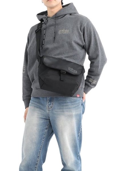 画像14: Manhattan Portage (マンハッタンポーテージ) - Pacific Nylon Messenger Bag JR Flap Zipper Pocket W/Divider (14)
