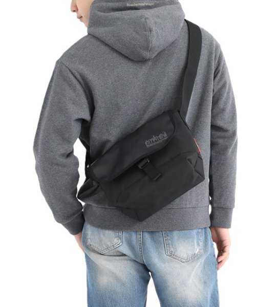 画像15: Manhattan Portage (マンハッタンポーテージ) - Pacific Nylon Messenger Bag JR Flap Zipper Pocket W/Divider (15)