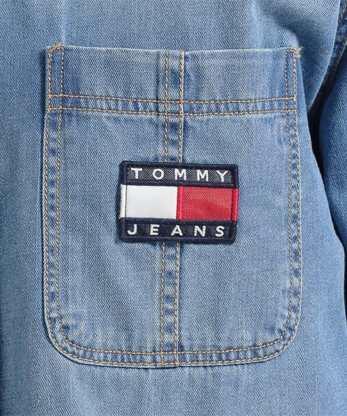 TOMMY JEANS (トミー ジーンズ) - バックグラフィックデニムシャツ 