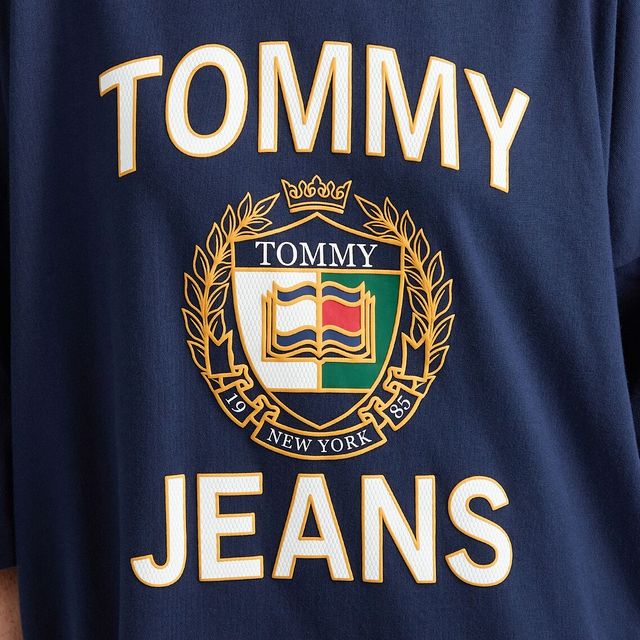 TOMMY JEANS (トミー ジーンズ) - オーバーサイズリュクスTシャツ ...